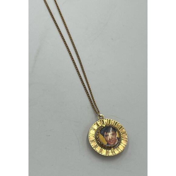 Vintage 1977 Elvis Presley Spinning Photo Goldtone Necklace Pendant
King Of Rock - Picture 8 of 13
